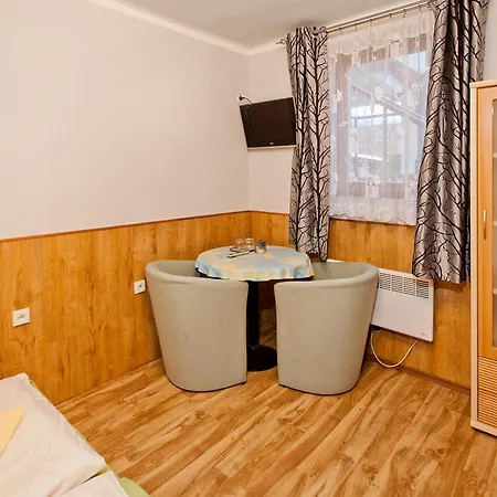 Konukevi Wellness Rosnicka 3*